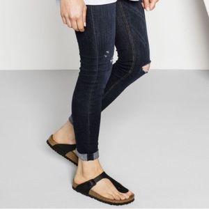 Gently Used Black Gizeh Birkenstock